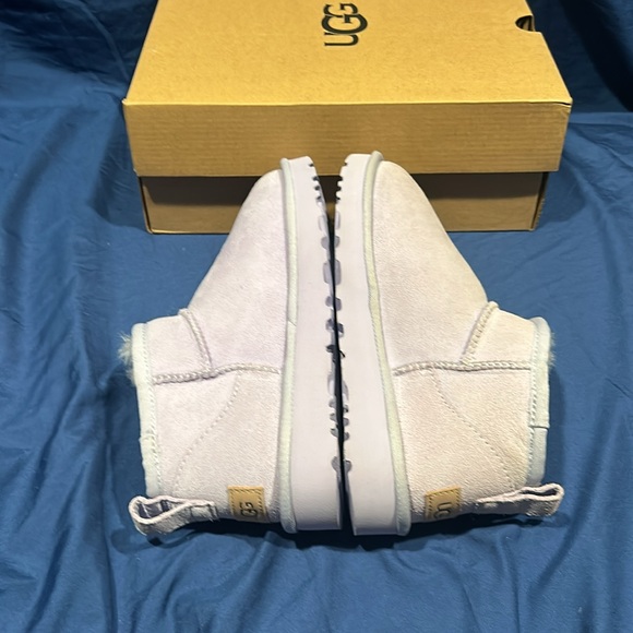 UGG- W Classic Ultra Mini, SBLS, 6 women QS - Picture 3 of 5